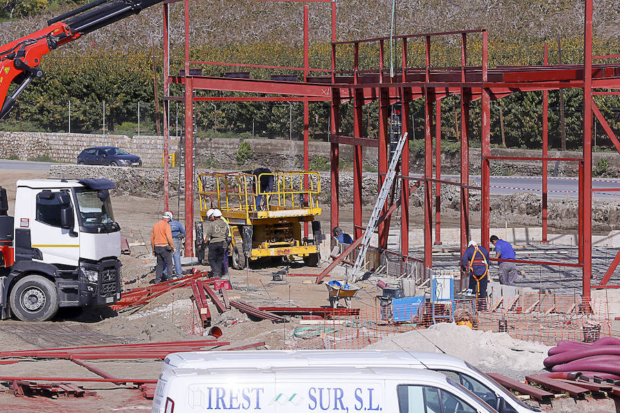 Las actuaciones van muy avanzadas y ya tienen licencia; además se espera que para antes del verano estén las calles terminadas y abra el Burger King