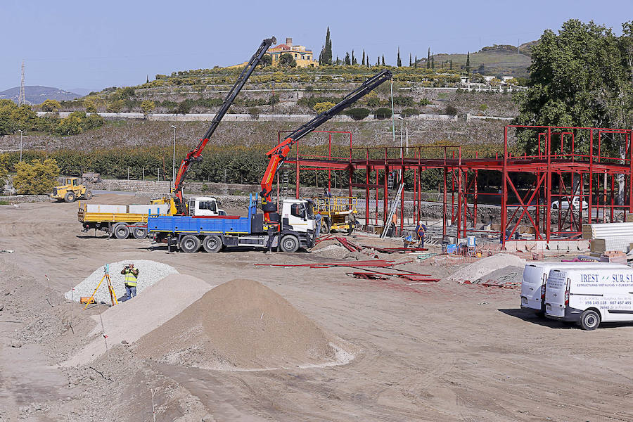 Las actuaciones van muy avanzadas y ya tienen licencia; además se espera que para antes del verano estén las calles terminadas y abra el Burger King