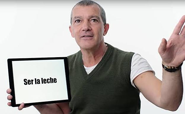 El vídeo con el que Antonio Banderas enseña español: «Mamá, estoy esmayao»