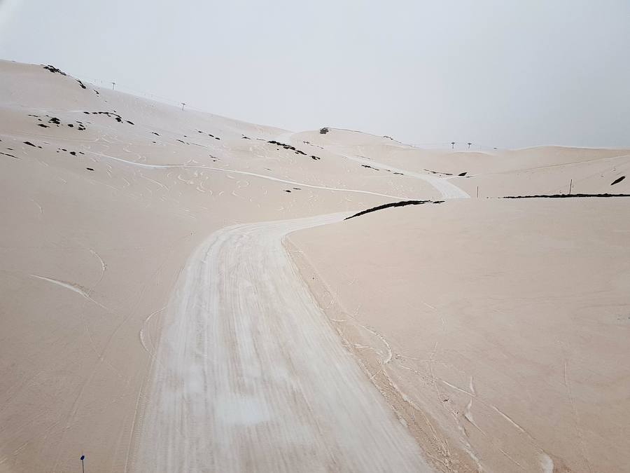 La DANA de estos últimos días ha traído aire del sur y también calima, polvo en suspensión procedente del Sáhara, por lo que muchas de las precipitaciones dejaron arena en Sierra Nevada