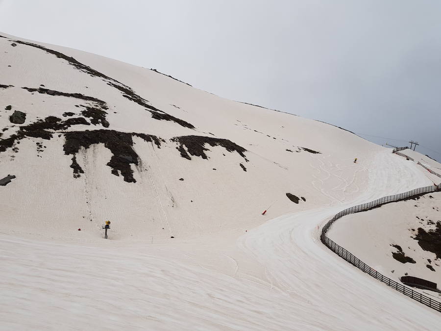 La DANA de estos últimos días ha traído aire del sur y también calima, polvo en suspensión procedente del Sáhara, por lo que muchas de las precipitaciones dejaron arena en Sierra Nevada