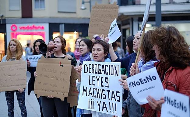 Manifestación en Motril para protestar por la sentencia del caso de 'La Manada'