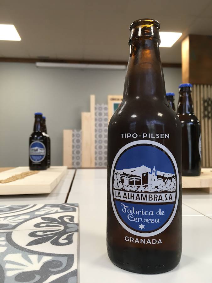 Presentación de la edición limitada de la cerveza granadina