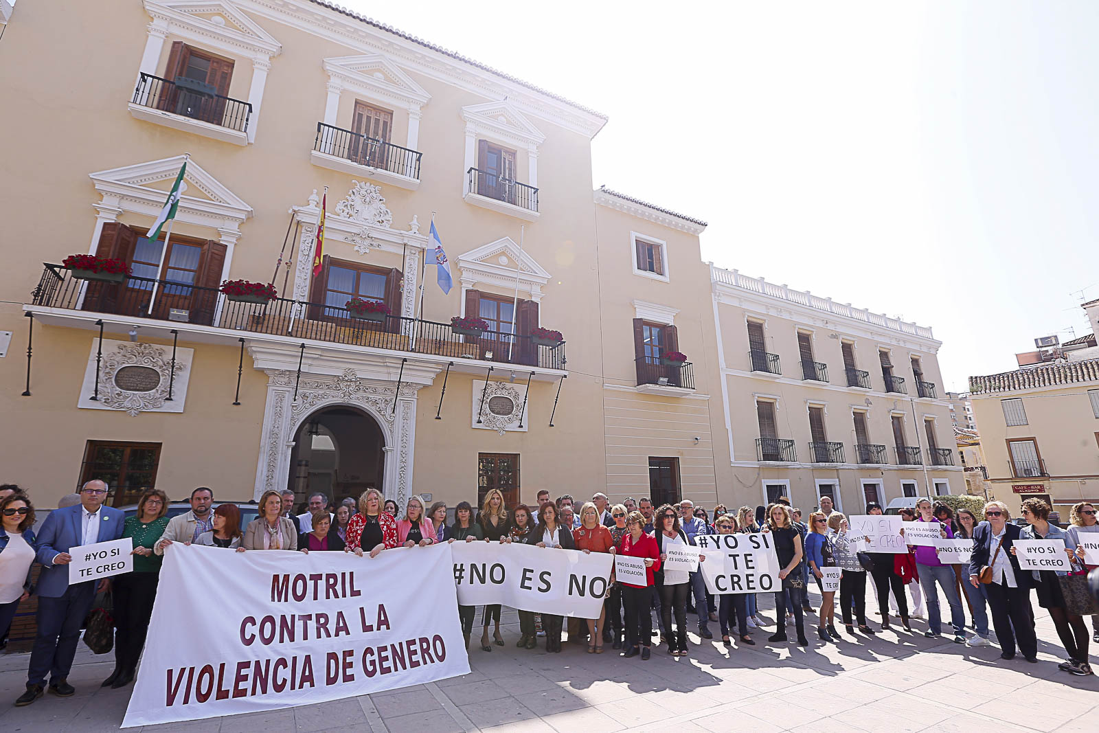 Fotos: Concentración contra la violencia de género en Motril