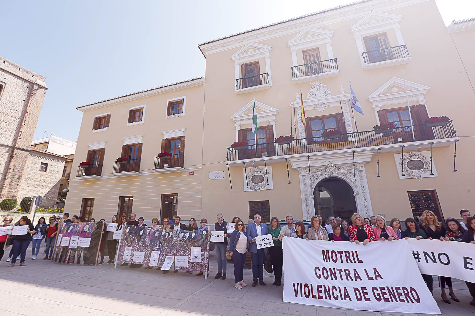 Fotos: Concentración contra la violencia de género en Motril