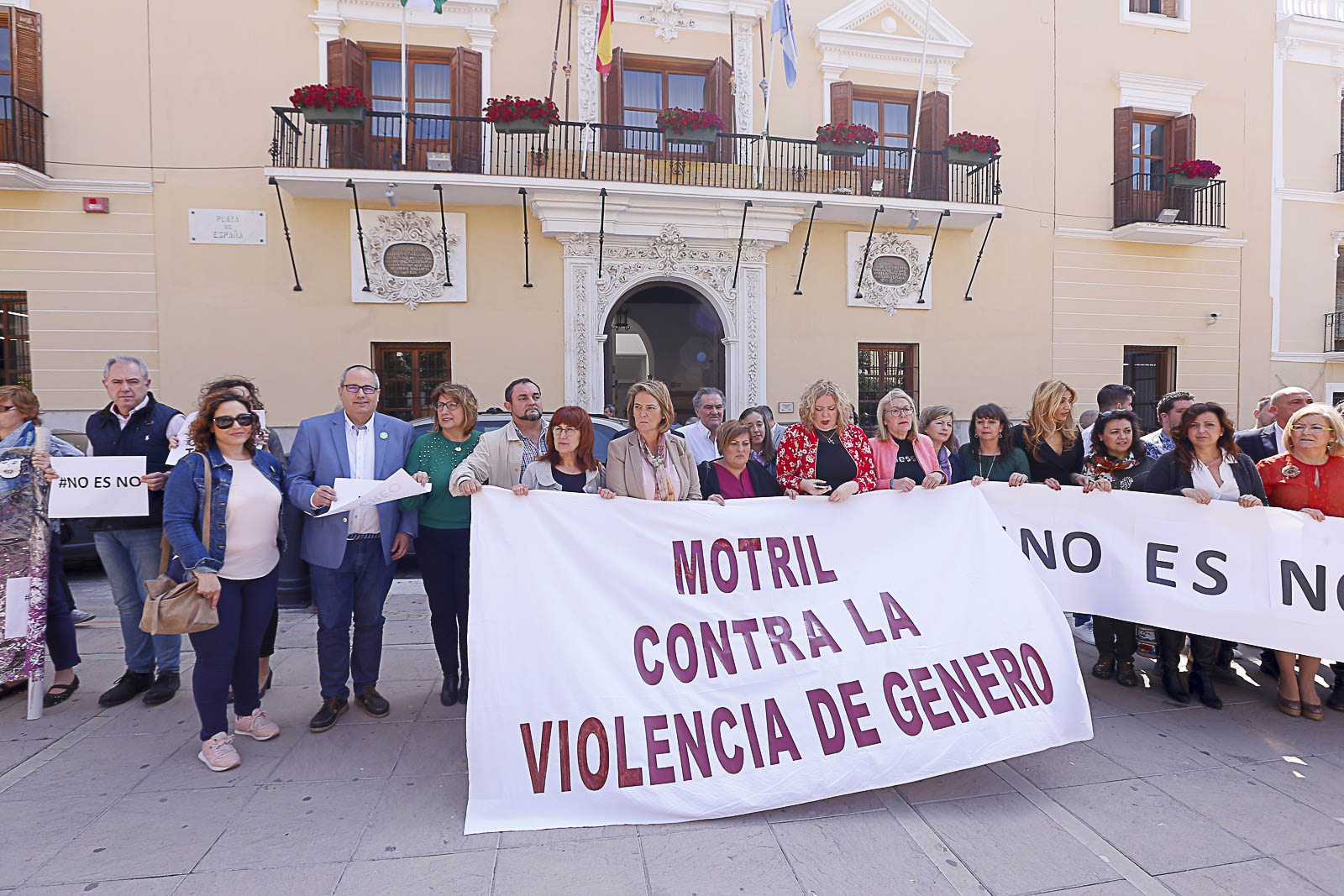 Fotos: Concentración contra la violencia de género en Motril