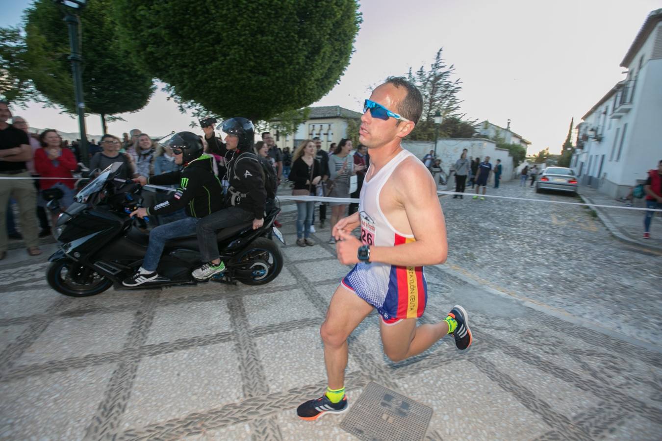 Aquí puedes ver unas maravillosas estampas de la carrera del pasado sábado en Granada