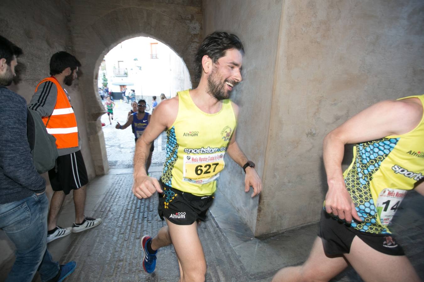 Aquí puedes ver unas maravillosas estampas de la carrera del pasado sábado en Granada