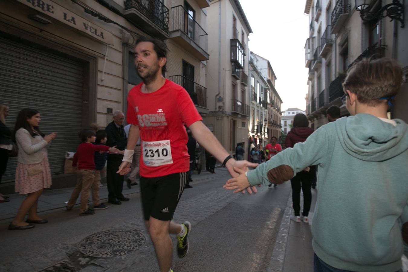 Aquí puedes ver unas maravillosas estampas de la carrera del pasado sábado en Granada