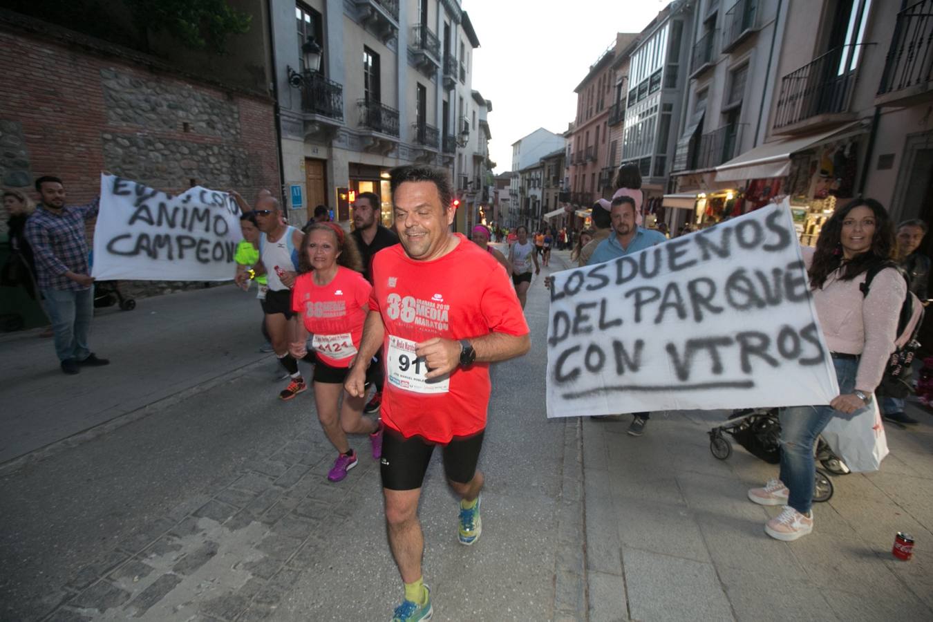 Aquí puedes ver unas maravillosas estampas de la carrera del pasado sábado en Granada