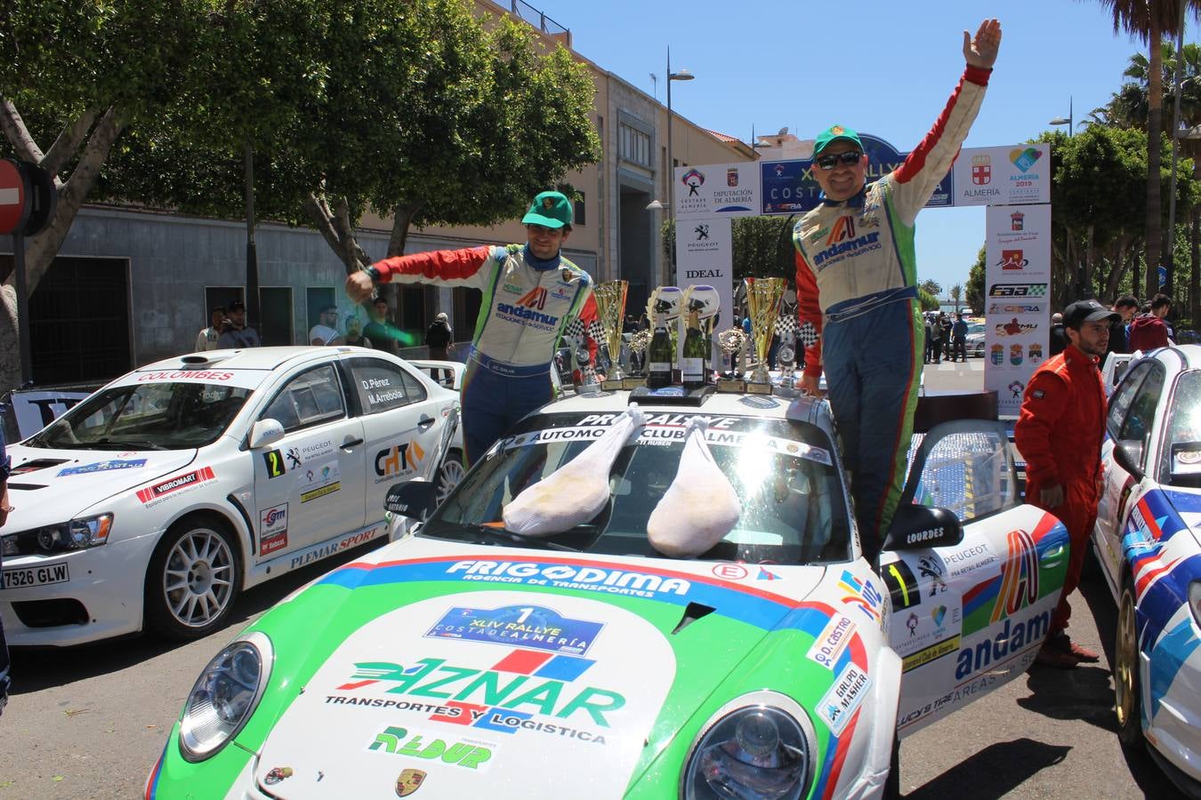 El piloto almeriense gestionó con inteligencia su amplia ventaja para coronarse una vez más como campeón junto a José Crisanto Galán