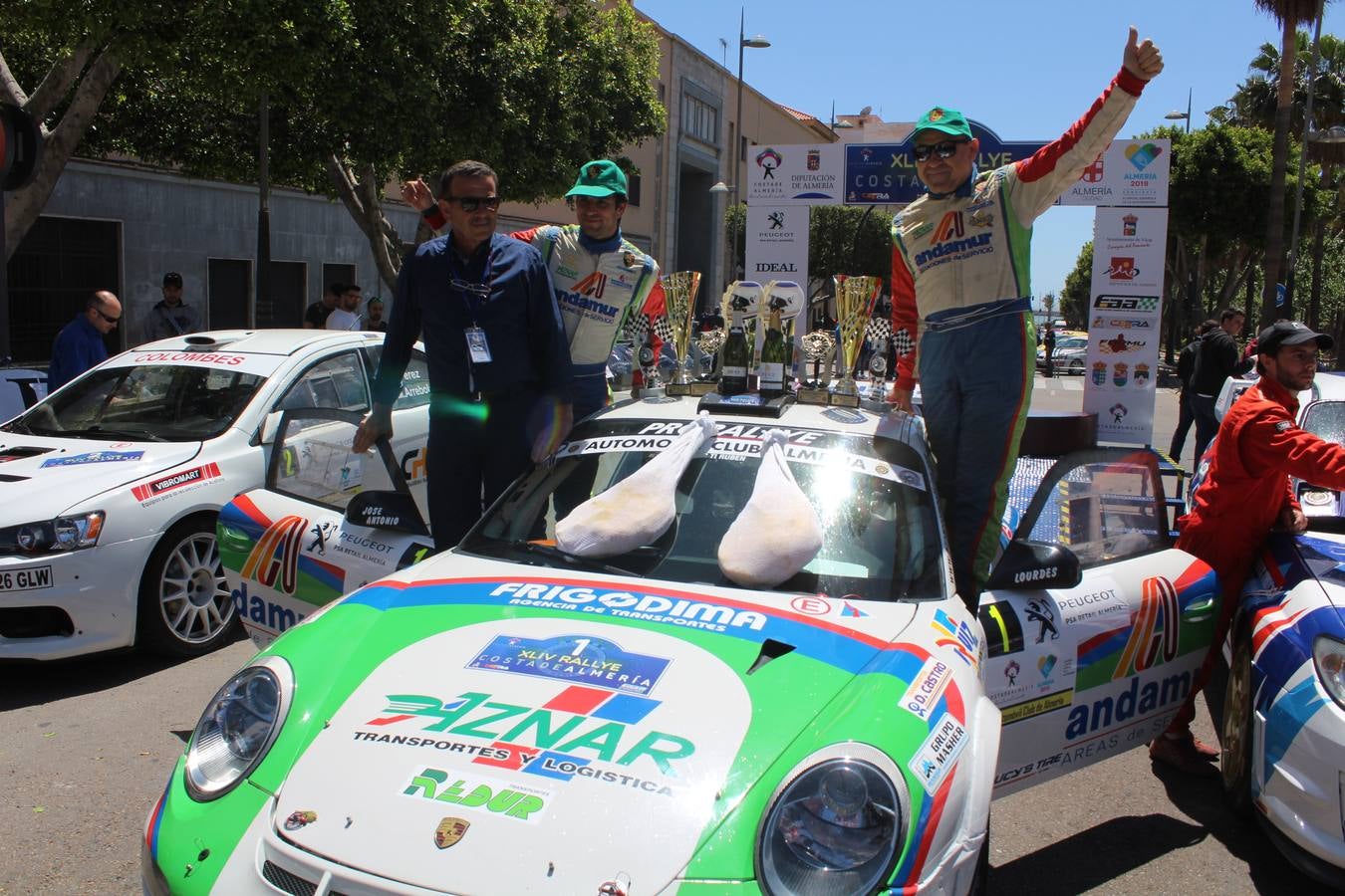 El piloto almeriense gestionó con inteligencia su amplia ventaja para coronarse una vez más como campeón junto a José Crisanto Galán