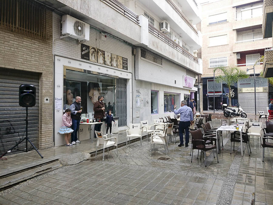 Lluvia en las Cruces de Motril antes del concierto de la Orquesta Tentación