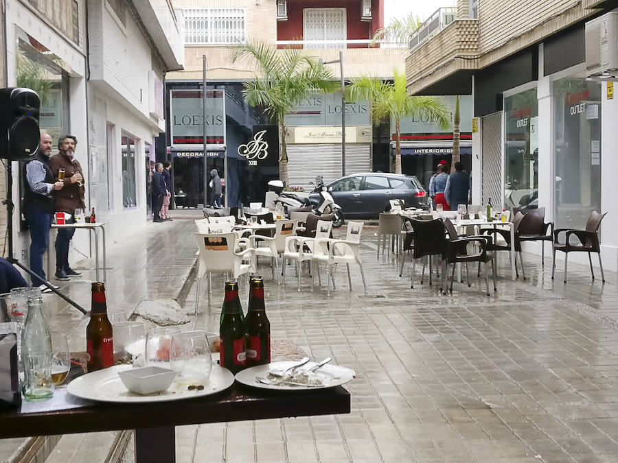 Lluvia en las Cruces de Motril antes del concierto de la Orquesta Tentación