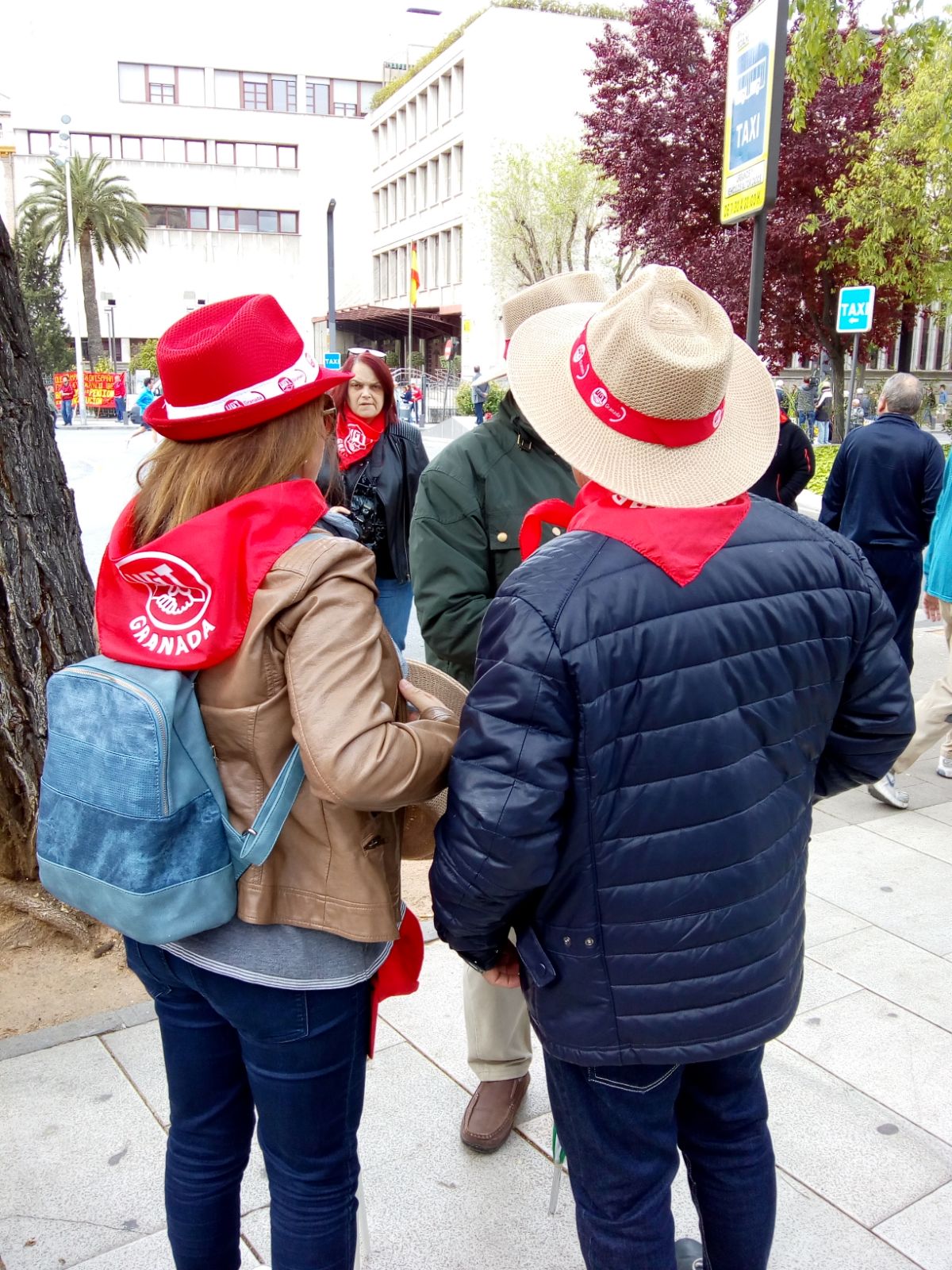 UGT y CCOO inician la manifestación con motivo del Día Internacional del Trabajo bajo el lema 'Tiempo de ganar', a la que asiste también el secretario general del PSOE de Granada, José Entrena