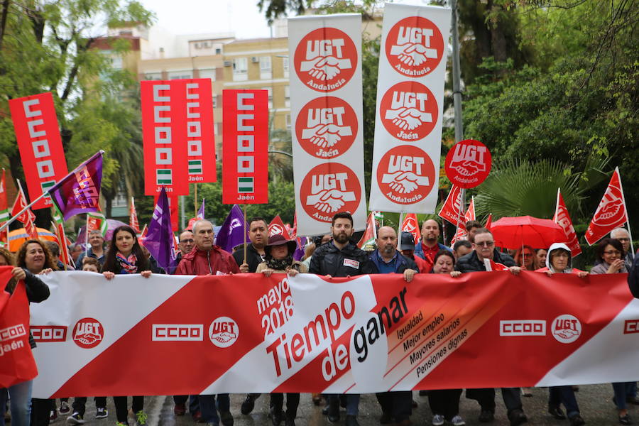 Los secretarios generales de UGT y CCOO de Jaén, Manuel Salazar y Francisco Cantero, lideran la manifestación del Día Internacional del Trabajo bajo el lema 'Tiempo de ganar. Igualdad, mejor empleo, mayores salarios, pensiones dignas'