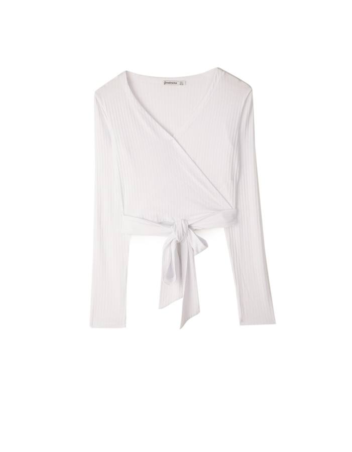 Cuesta 15 euros y está disponible en colores blanco y negro