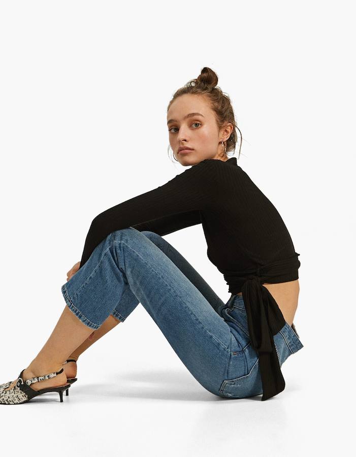 Cuesta 15 euros y está disponible en colores blanco y negro