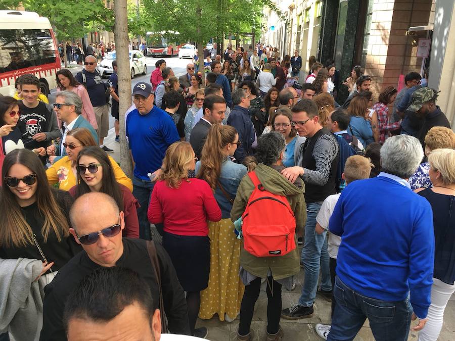 Las calles del centro de la ciudad, abarrotadas de gente para disfrutar de la fiesta.