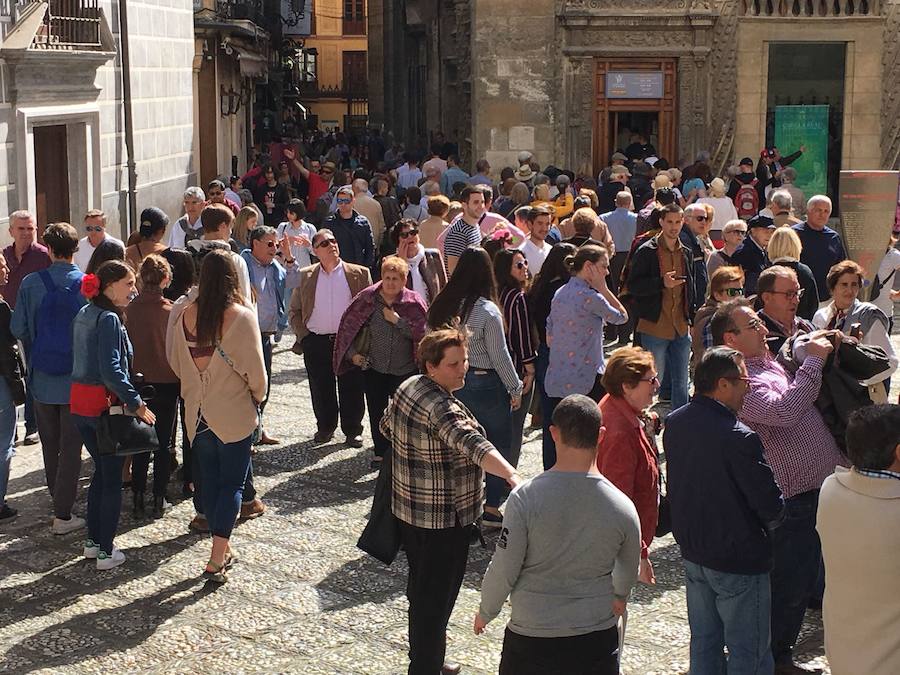 Las calles del centro de la ciudad, abarrotadas de gente para disfrutar de la fiesta.