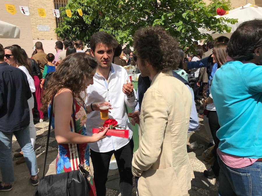 Ambiente en la plaza Carlos Cano.