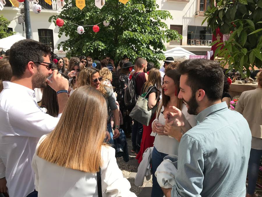 Ambiente en la plaza Carlos Cano.