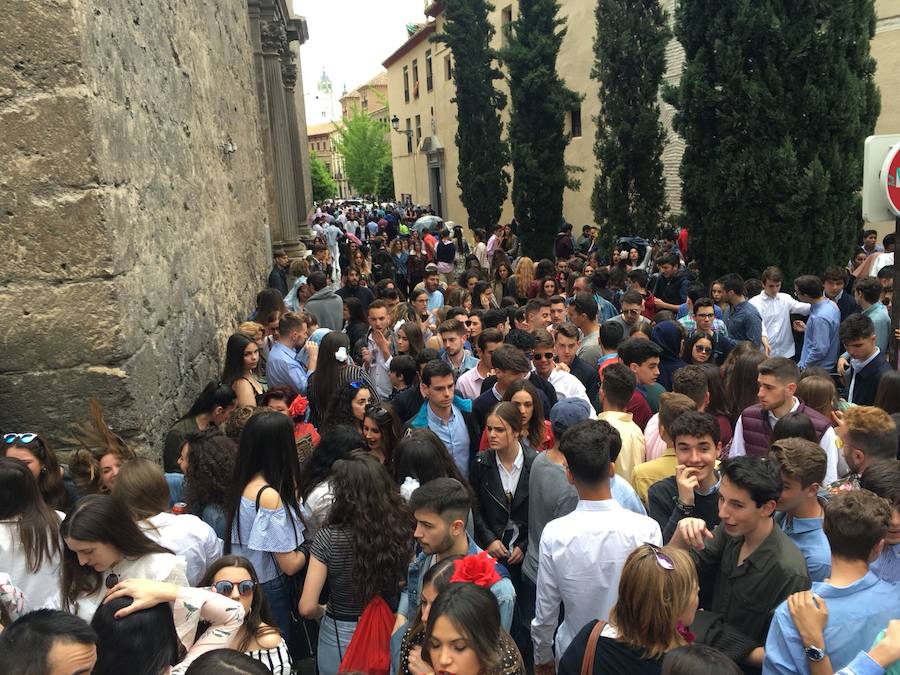 Unas ligeras lluvias no han podido con el ambientazo del Día de la Cruz