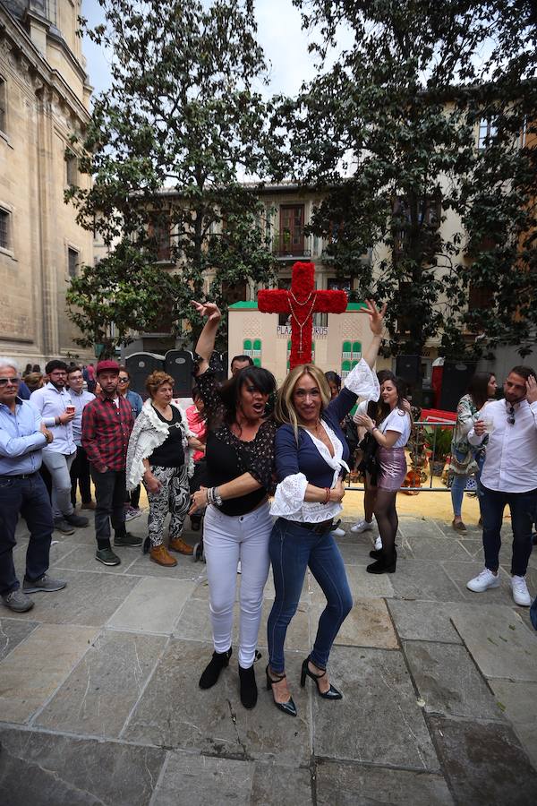 Gentío en la plaza Alonso Cano 