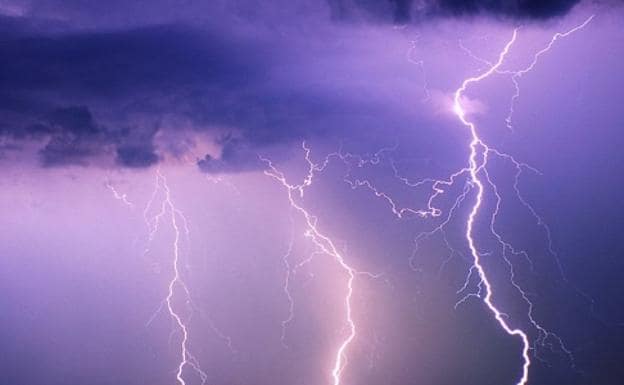 Los meteorólogos alertan de las tormentas y rayos que nos esperan: esta es la razón