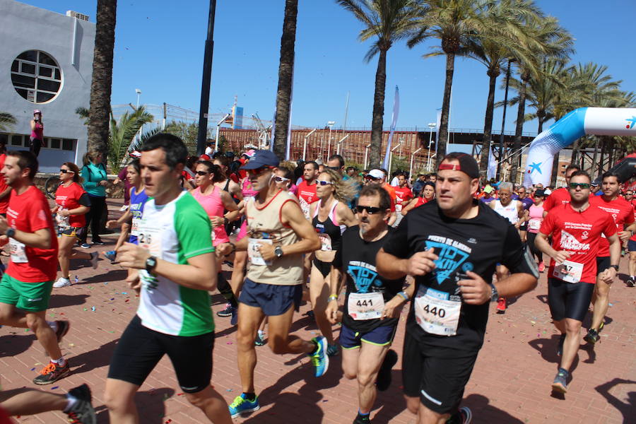 Centenares de personas se reúnen este domingo en las calles de la ciudad