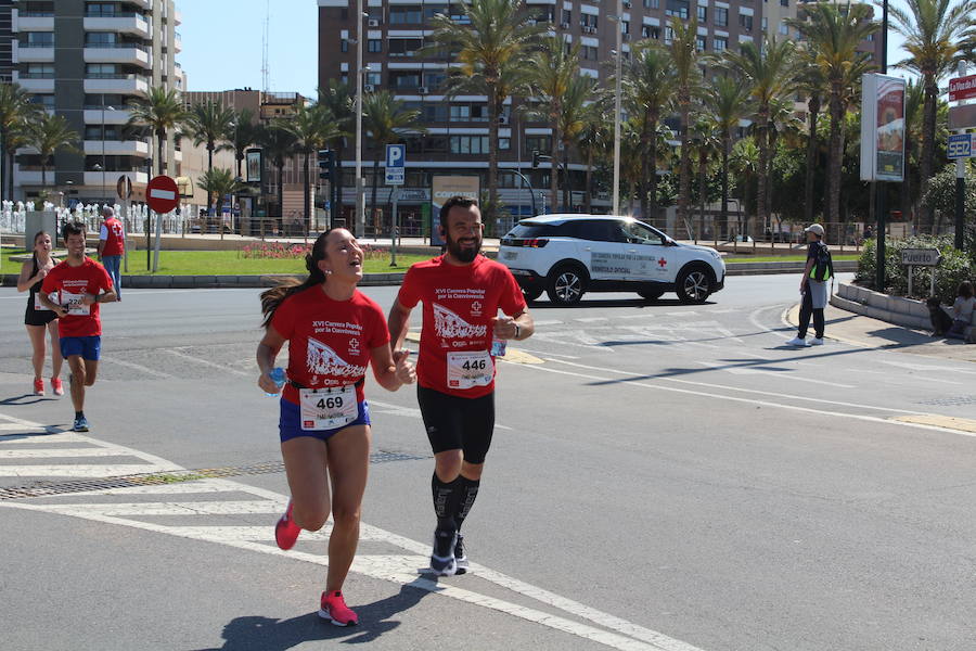 Centenares de personas se reúnen este domingo en las calles de la ciudad