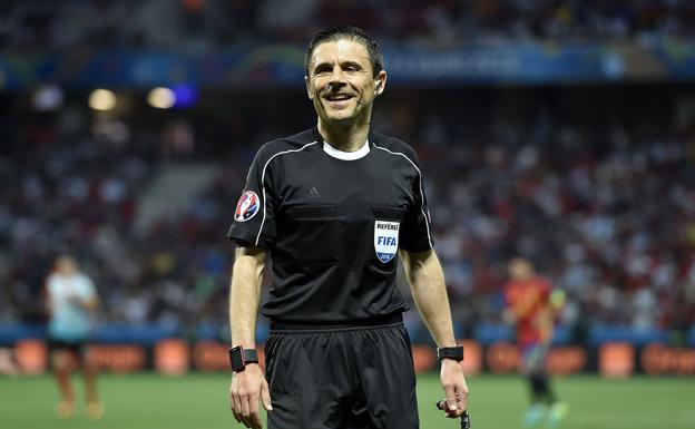 El árbitro serbio Milorad Mazic.