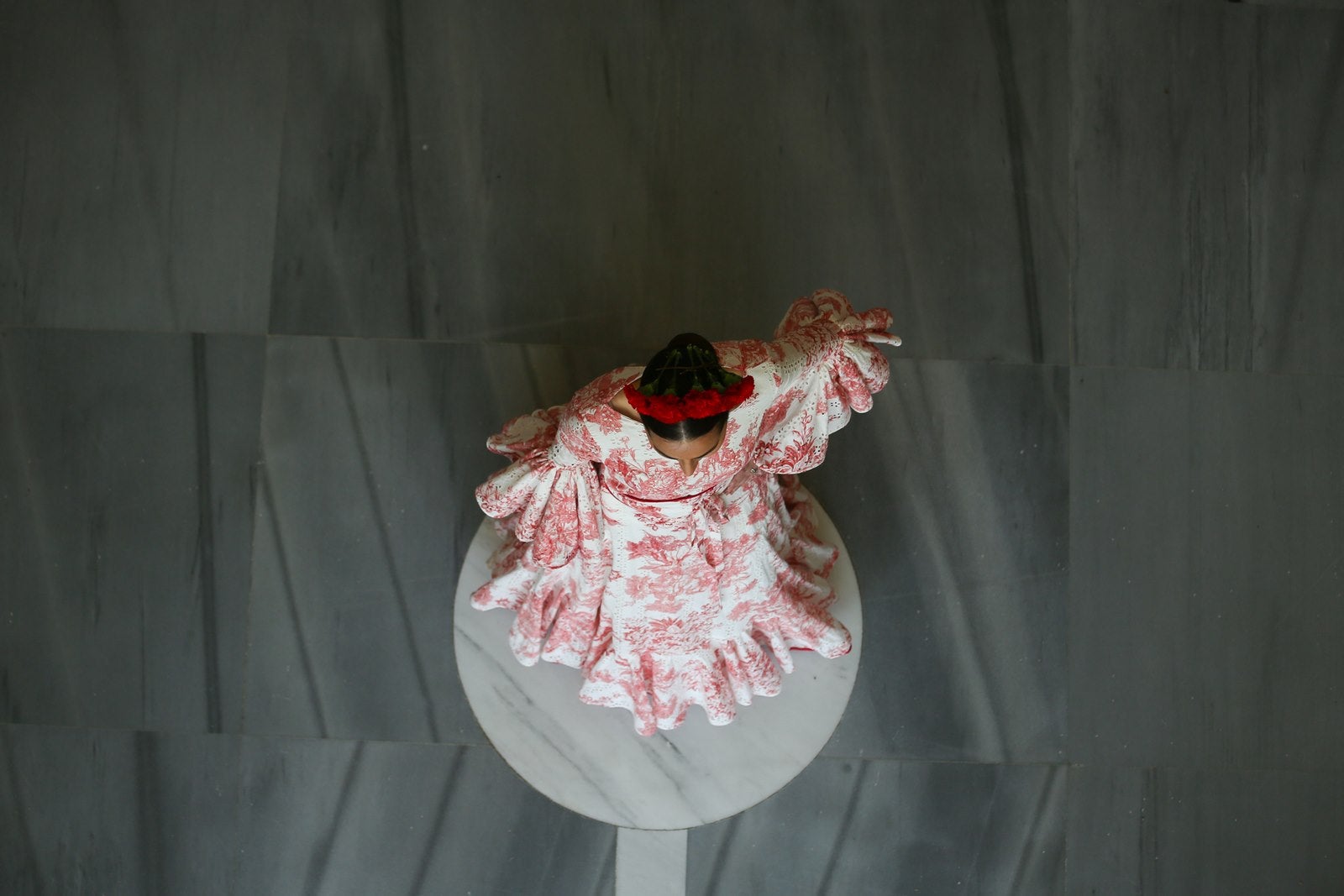 La Asociación de Vecinos organiza la pasarela 'Flamenco y Fado' de la diseñadora Victoria Casas, con inspiración en el país luso