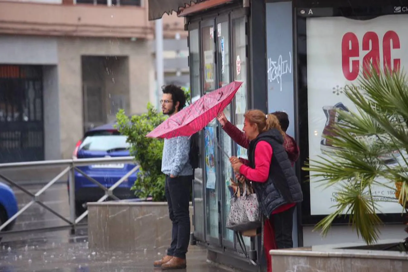 Truenos, rayos y relámpagos sobre la capital