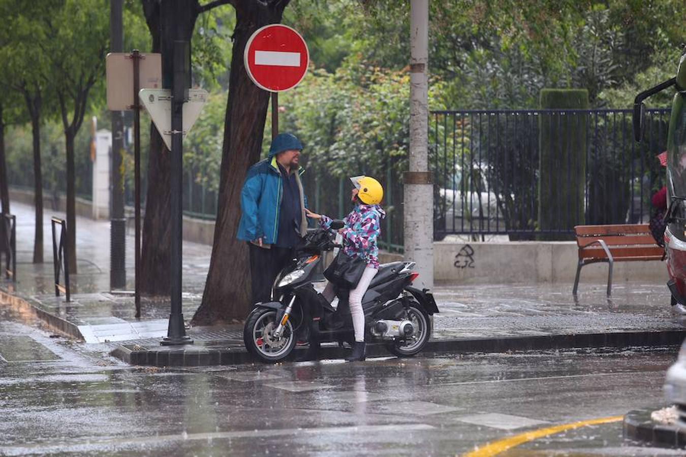 Truenos, rayos y relámpagos sobre la capital