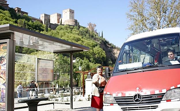 El nuevo sistema de autobuses incluirá dos líneas que funcionarán 'a demanda'