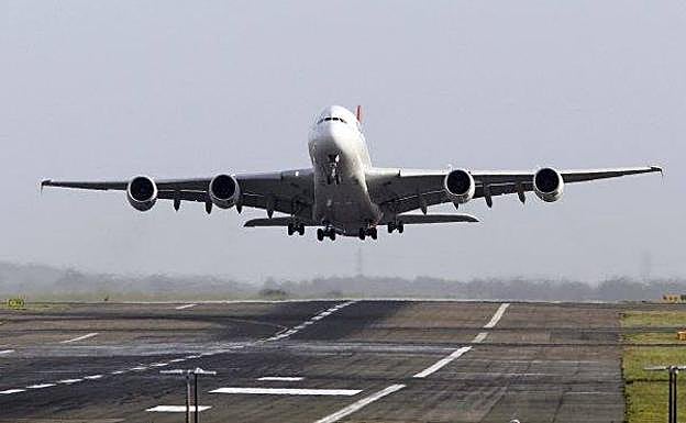 ¿Qué hay que hacer para sobrevivir a un accidente aéreo?