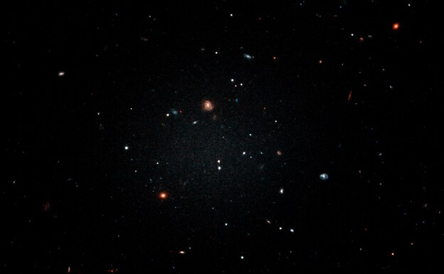 Intuyen una controvertida galaxia sin materia oscura