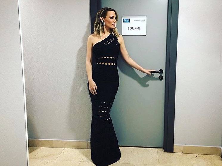 La cantante muestra en Instagram desde sus mejores galas, hasta sus vestuarios más simples