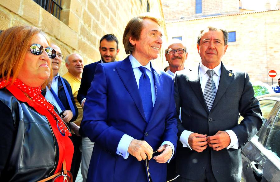 «Si es bonito vivir en Linares, más bonito es volver», ha dicho el artista, quien ha destacado su estrecha relación con la ciudad que lo vio nacer