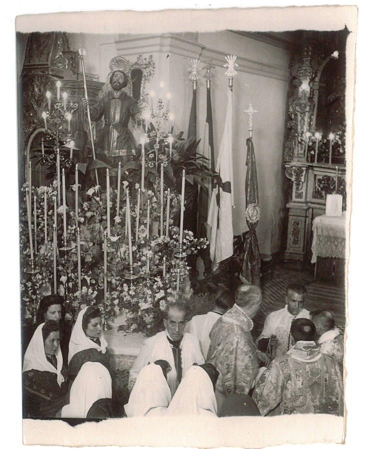 Ofrendas de frutos al Santo en el interior de la ermita