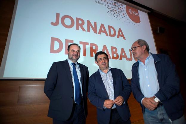 José Luis Ábalos, Francisco Reyes y Juan Cornejo, ayer en Jaén.