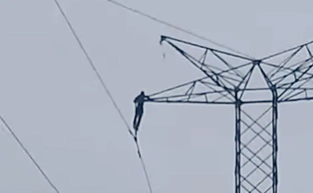 Muere electrocutado al intentar bajar de una torre de alta tensión