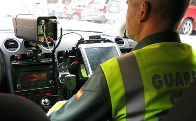 La Guardia Civil investiga a un conductor novel de Porcuna por circular a 190 kilómetros por hora en un tramo de 100