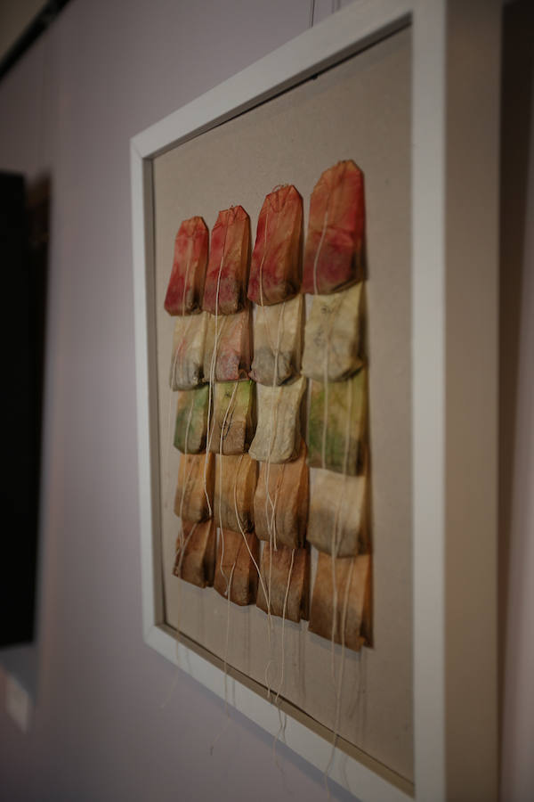 Una exposición muestra piezas de diferentes artistas con materiales reciclados