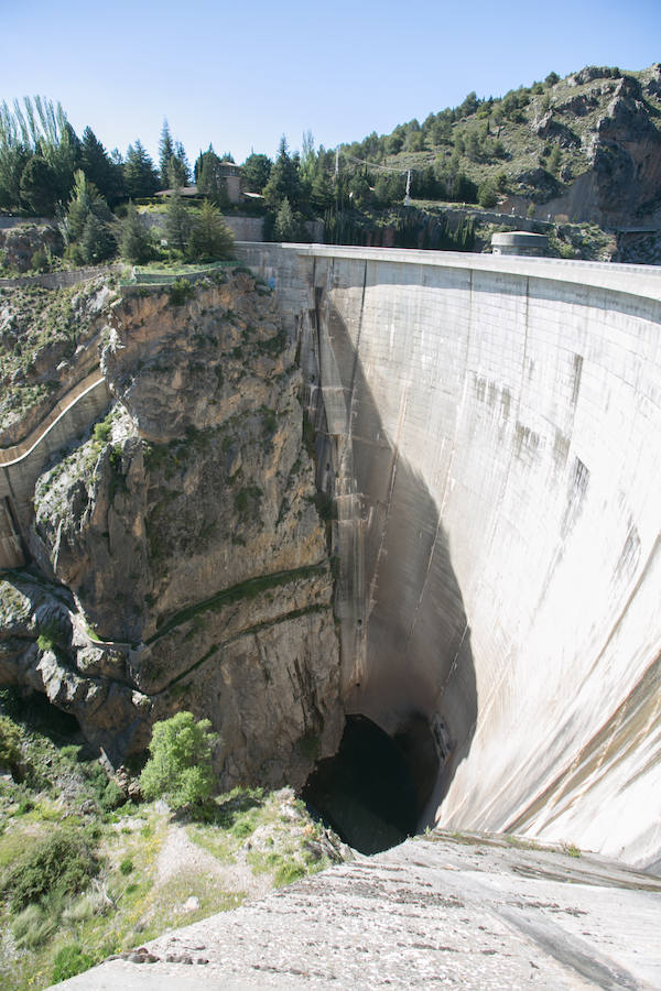 El pantano de Cubillas está al 100 % de su capacidad y el de Canales llegará a esa cifra en unos días. El de Quéntar ronda el 94%. 