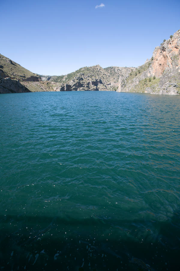 El pantano de Cubillas está al 100 % de su capacidad y el de Canales llegará a esa cifra en unos días. El de Quéntar ronda el 94%. 