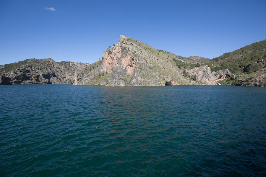 El pantano de Cubillas está al 100 % de su capacidad y el de Canales llegará a esa cifra en unos días. El de Quéntar ronda el 94%. 