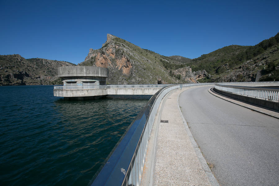 El pantano de Cubillas está al 100 % de su capacidad y el de Canales llegará a esa cifra en unos días. El de Quéntar ronda el 94%. 