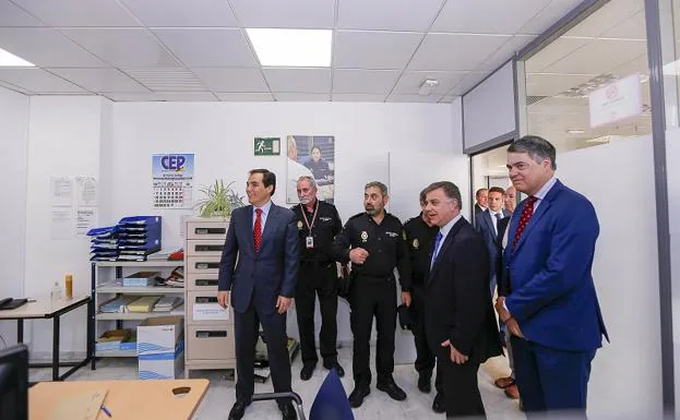 El secretario de Estado de Seguridad, José Antonio Nieto, en su visita a Motril. 